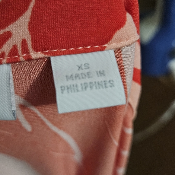 NEW YORK & COMPANY Abstract Print Stretch Wrap Midi Dress In Red/pale Pink. SM - Picture 4 of 15